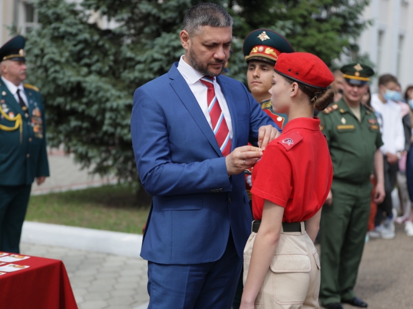 ​Юнармейцев Забайкалья наградили медалями за участие в Параде Победы